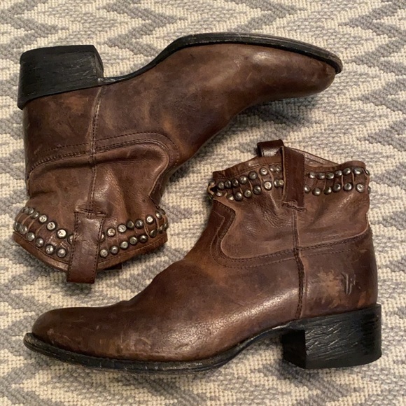 Frye Diana Cut Stud Short Boot Size: 7.5 - Picture 4 of 9